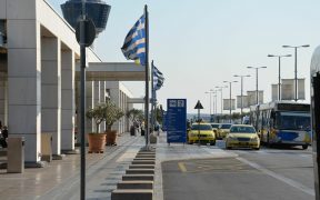 كورونا يمدد قيود السفر في اليونان