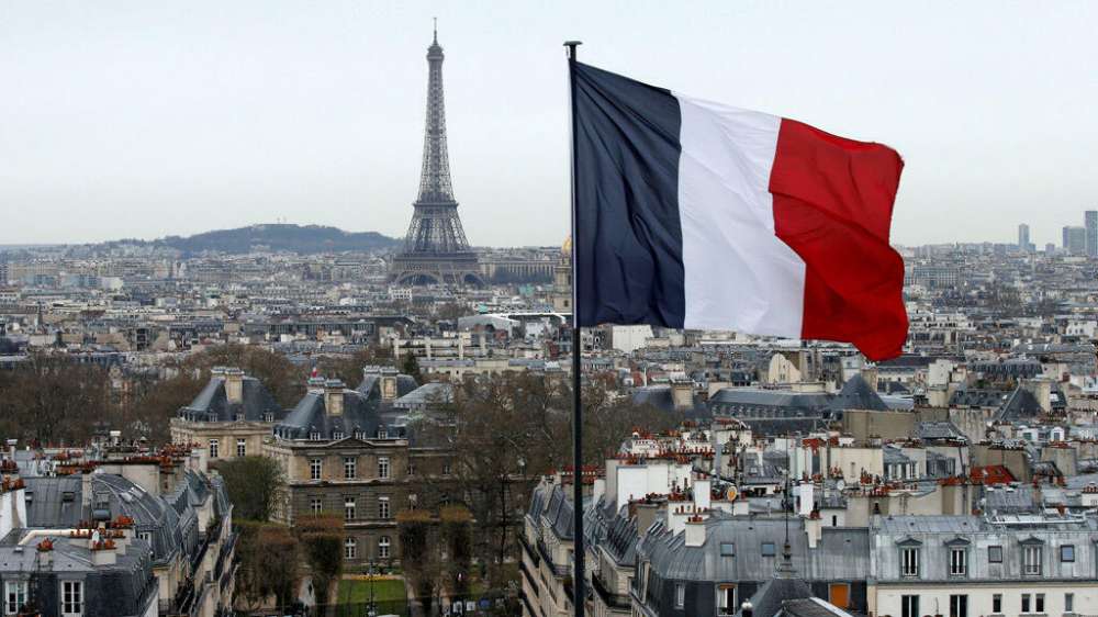 فرنسا تشدد إجراءات منح التأشيرات لمواطني تونس والجزائر والمغرب