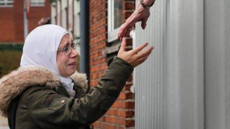 أسماء الناطور تلخص معاناة اللاجئين السوريين في الدنمارك