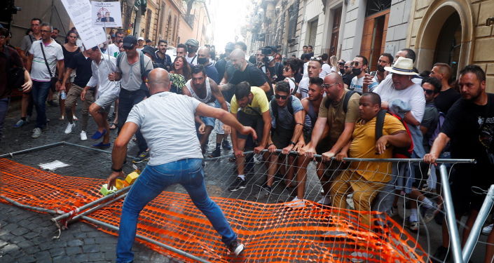 عمال النقل والخدمة المدنية يضربون عن العمل في إيطاليا