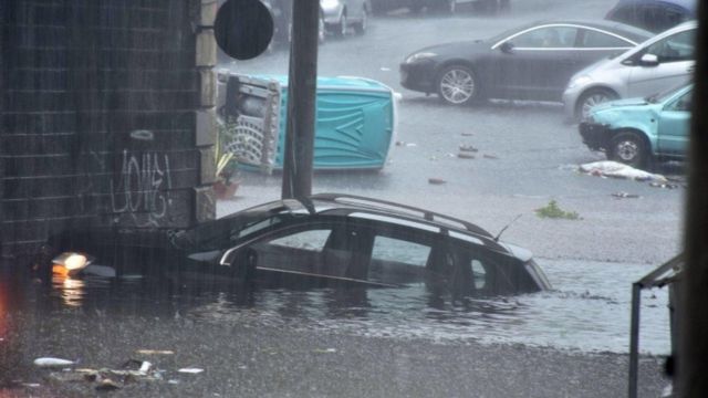 الفيضانات تودي بحياة شخصين في مدينة كاتانيا الإيطالية