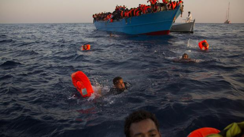 انتشال جثث 15 مهاجرا أمام السواحل الليبية