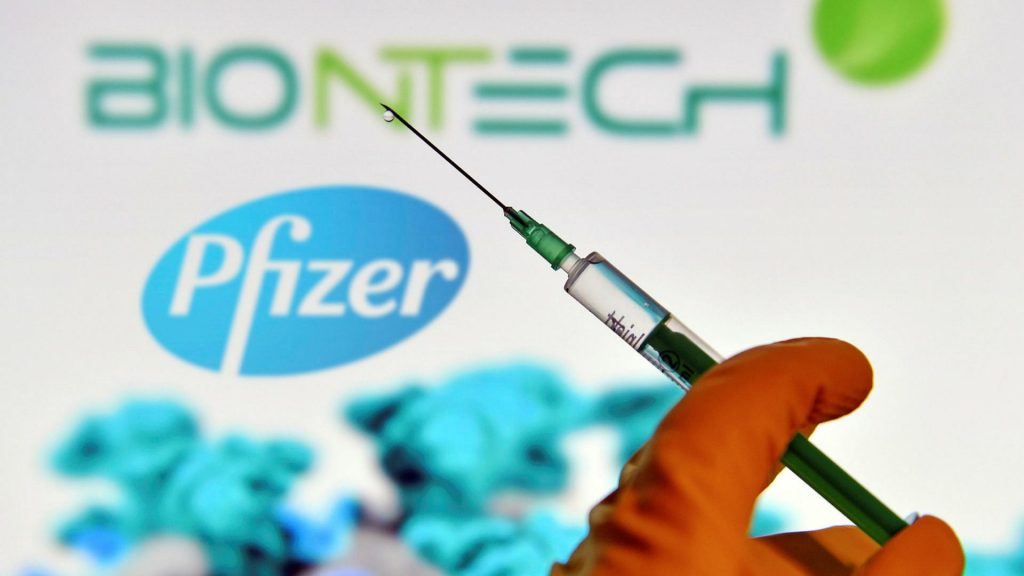 أوروبا تسمح بإعطاء جرعة ثالثة من لقاح فايزر للبالغين