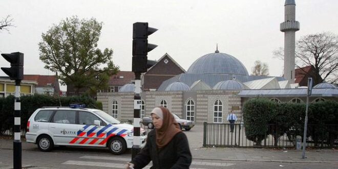 هولندا تجري بحثاً سرياً عن المساجد والأئمة