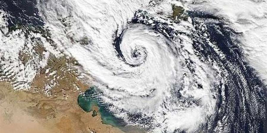 لليوم الثاني.. إعصار "ميديكان" يضرب جنوب إيطاليا