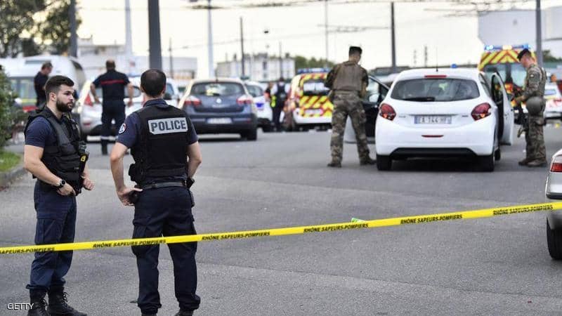 إصابة مسؤول بالشرطة بعد تعرضه للطعن بسكين في فرنسا