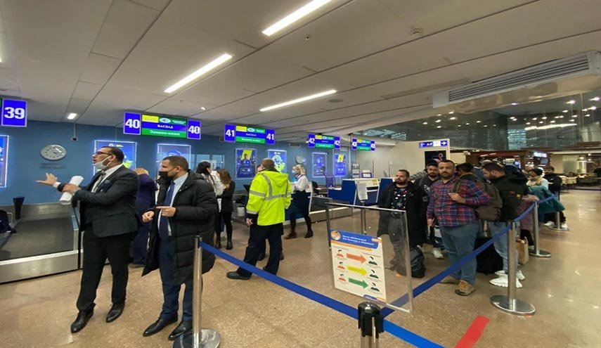 صور.. مهاجرون في مطار مينسك يستعدون للعودة إلى العراق
