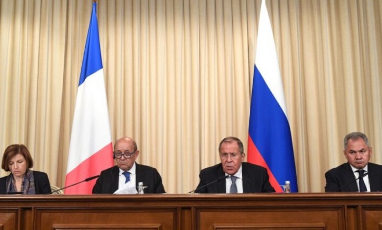 فرنسا تبحث مع روسيا أزمة المهاجرين على حدود بيلاروس