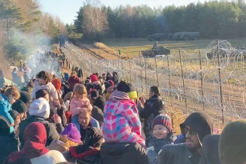 فيديو..مهاجرون يستعدون لاقتحام الحدود البولندية