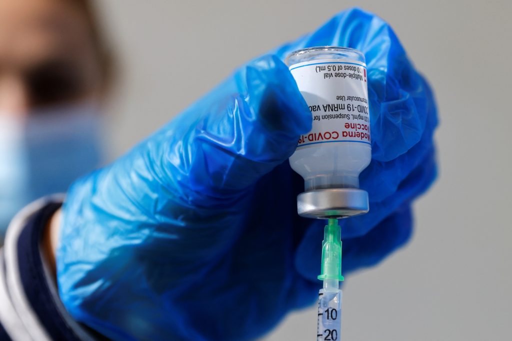 اليونان تعدل مدة التطعيم ضد كورونا
