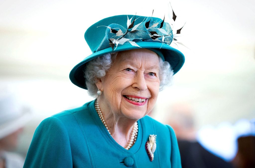 بريطانيا تشدد قانون امتلاك القوس والنشاب بعد محاولة اغتيال الملكة