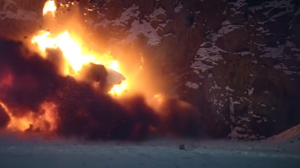 فيديو..رجل أعمال فنلندي يفجر سيارته "تسلا" لارتفاع تكاليف إصلاحها