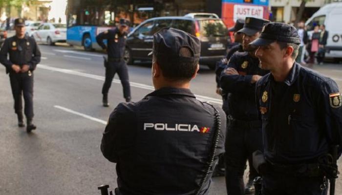 الشرطة الإسبانية تضبط شخصين نظما يانصيب الأعياد على "سلتي مخدرات"