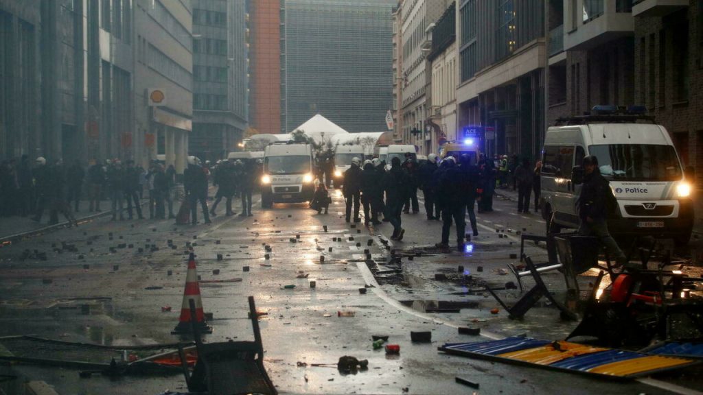 مواجهات بين الشرطة ومحتجين على قيود كورونا في بلجيكا