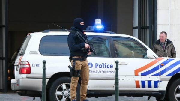 الشرطة البلجيكية تعتقل فتى حاول قتل شرطي بالطعن