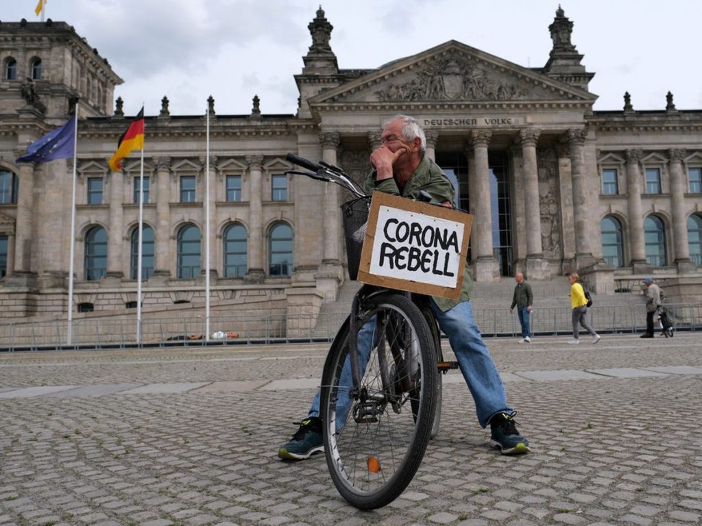 ألمانيا تتجنب فرض إغلاق آخر بعد ارتفاع إصابات كورونا  