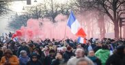 فرنسا.. 54 ألف شخص يتظاهرون ضد التصاريح الصحية