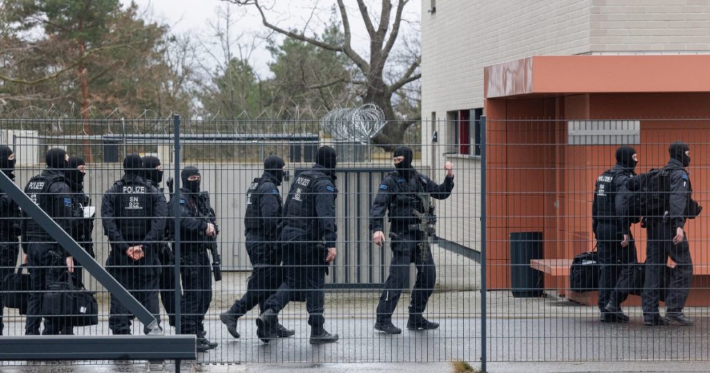 ألمانيا تعتقل رجلين بتهمة قتل شرطيين بالرصاص