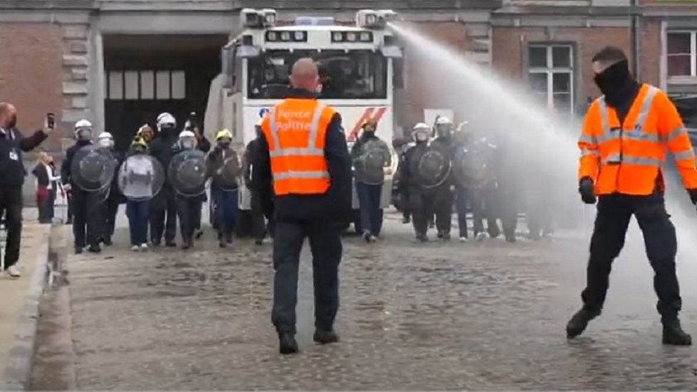 الشرطة البلجيكية تدرب مراهقين على فض الاحتجاجات