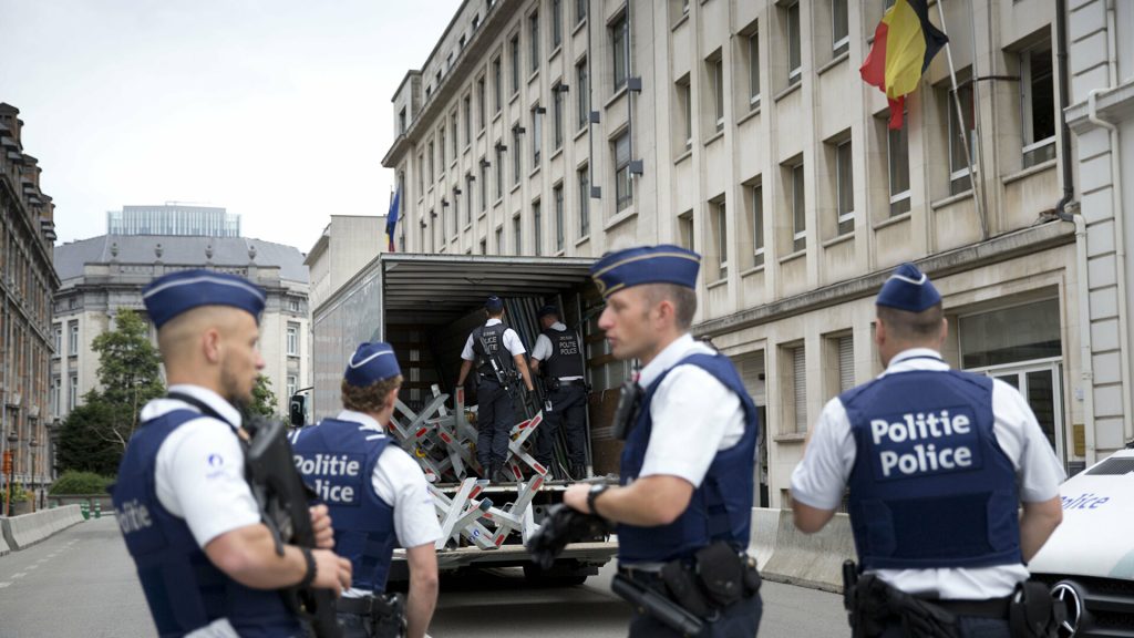 بلجيكا تعتقل 13 شخصا بتهمة المشاركة في نشاط منظمة "إرهابية جهادية"