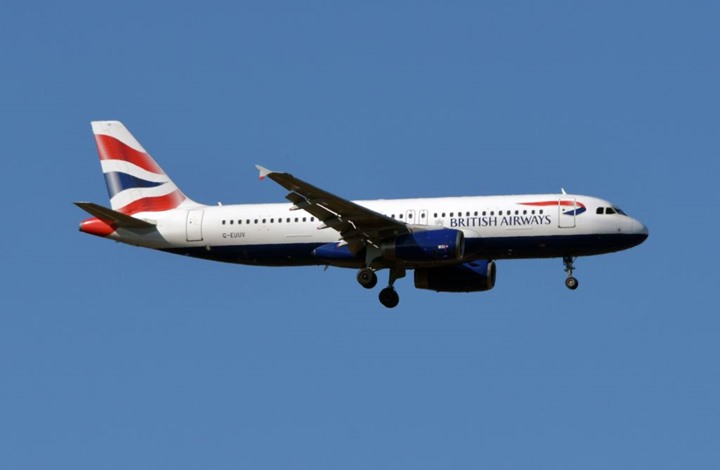فيديو.. بريطاني يوثق مكافحة الطائرات للرياح للهبوط بمطار لندن