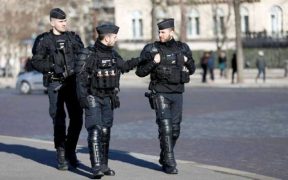 الشرطة الفرنسية تقتل رجلا هاجمهم بسكين في محطة قطار باريس