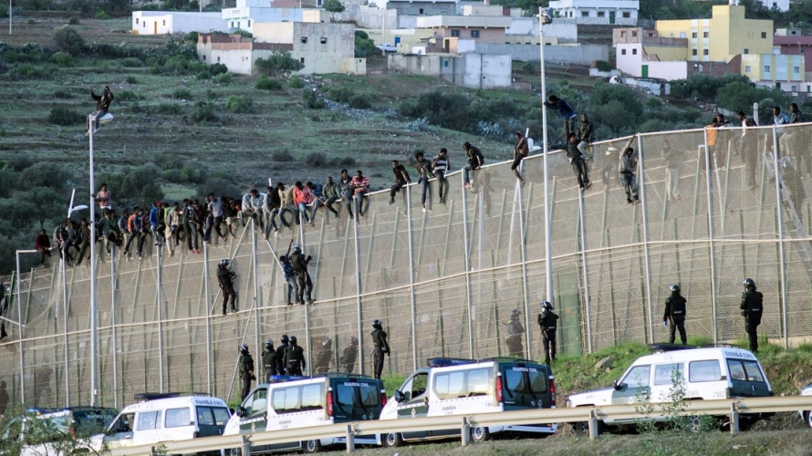 إسبانيا تطالب المغرب مواجهة الهجرة غير الشرعية