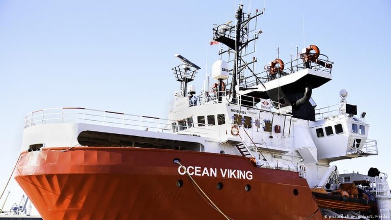 سفينة "أوشن فايكنغ" تنقذ 128 مهاجرا في المتوسط