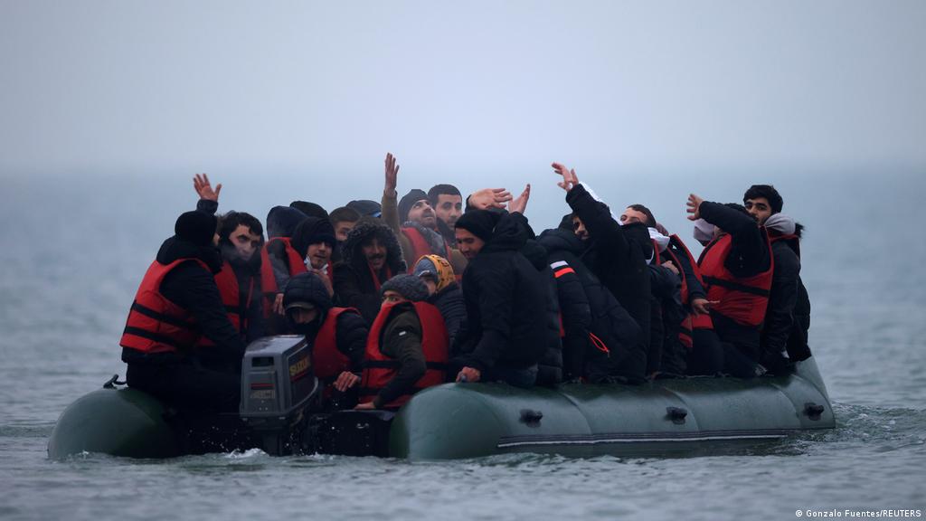 فرنسا تدين رجلين لتورطهما في تهريب مهاجرين إلى المملكة المتحدة