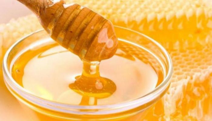 العسل والعصير سم قاتل للرضع