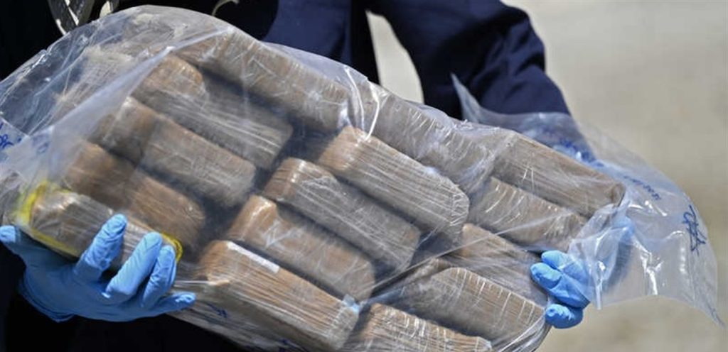 الإكوادور تحبط عملية تهريب أطنان من الكوكايين إلى بلجيكا في حاوية موز