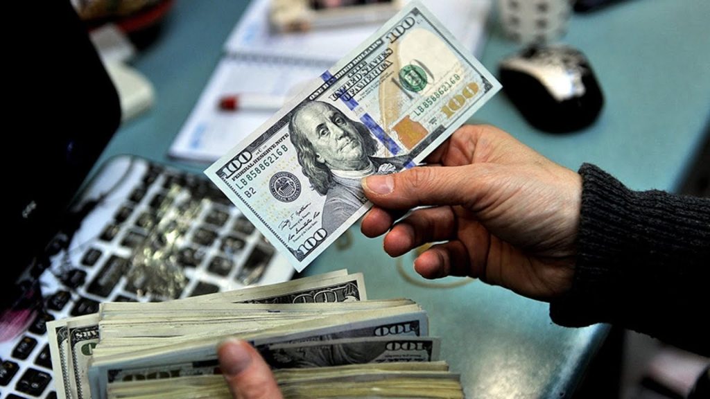 صحيفة: العقوبات الغربية ضد روسيا قد تقوّض الدولار وتغير النظام المالي العالمي