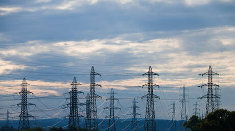 الشركة الفرنسية المشغلة لنظام الكهرباء تدعو المواطنين إلى خفض استهلاك الطاقة