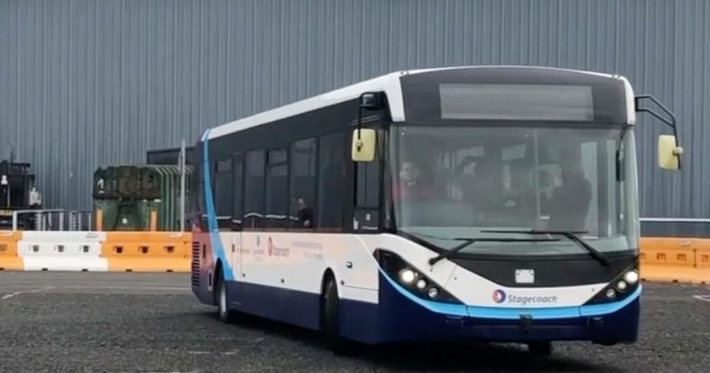المملكة المتحدة تبدأ تجربة أول حافلة ذاتية القيادة على طرق إسكتلندا