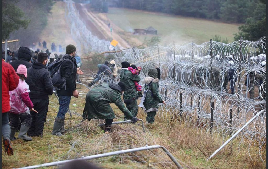 بولندا تكشف أعداد المهاجرين الذين حاولوا الدخول عبر الحدود البيلاروسية