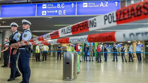 الشرطة الألمانية تعتقل كبير مفوضي الاتحاد الأوروبي في مطار فرانكفورت
