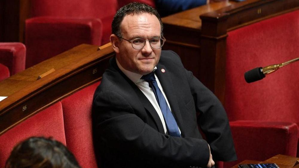 جدل في فرنسا بعد اختيار "داميان أباد" المتهم بالاغتصاب وزيرا للتضامن