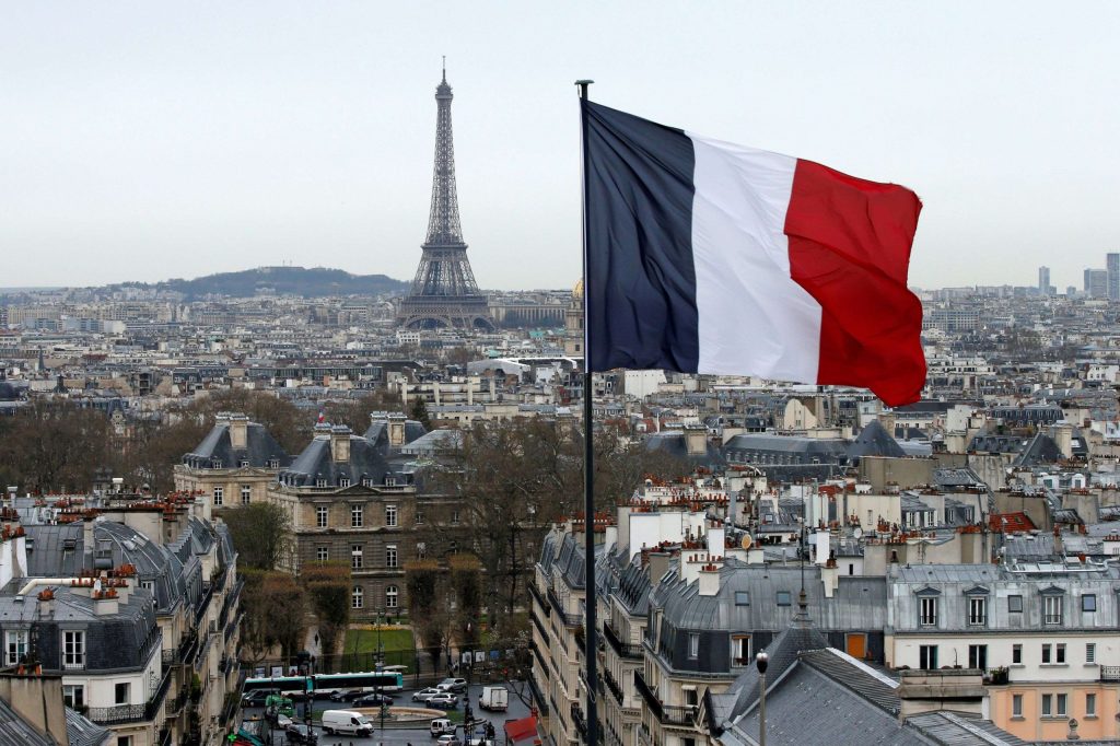 فرنسا تمنع استخدام بعض المصطلحات الإنجليزية في البلاد