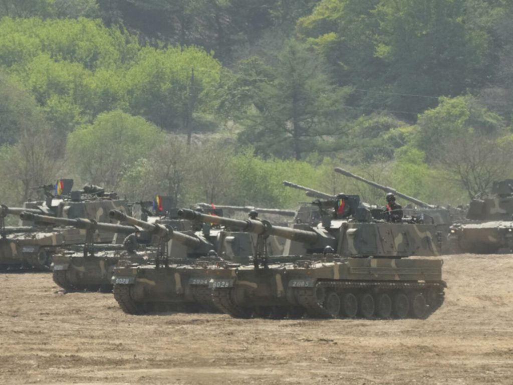 وزيرة الدفاع: ألمانيا ستسلم أوكرانيا 7 مدافع هاوتزر ذاتية الحركة