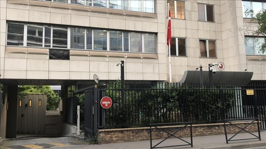 مكافحة الإرهاب تتولى التحقيق بالاعتداء على القنصلية التركية في باريس