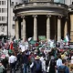 مظاهرة تطالب بالعدالة للصحفية "شيرين أبو عاقلة" في بريطانيا