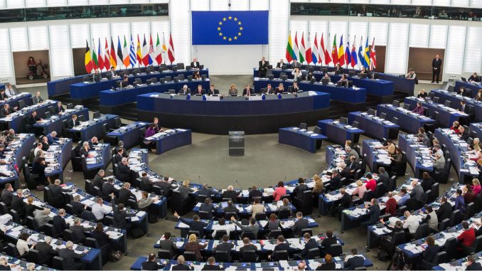 المفوضية الأوروبية تناقش منح أوكرانيا صفة دولة 'مرشحة' لعضوية الاتحاد