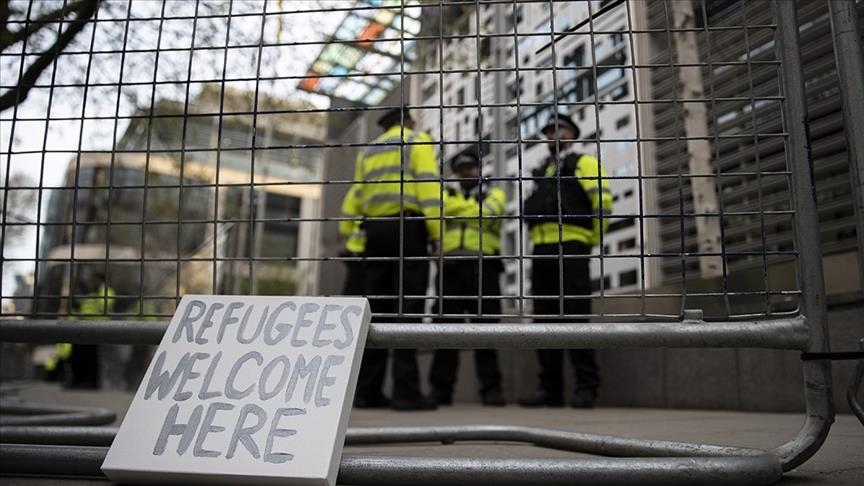 المهاجرون في بريطانيا يحتجون على قرار ترحيلهم إلى رواندا