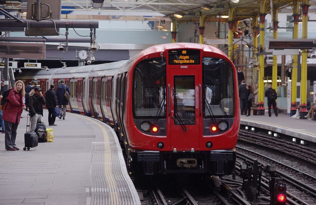 تعطل حركة مترو أنفاق لندن بسبب طرد مشبوه