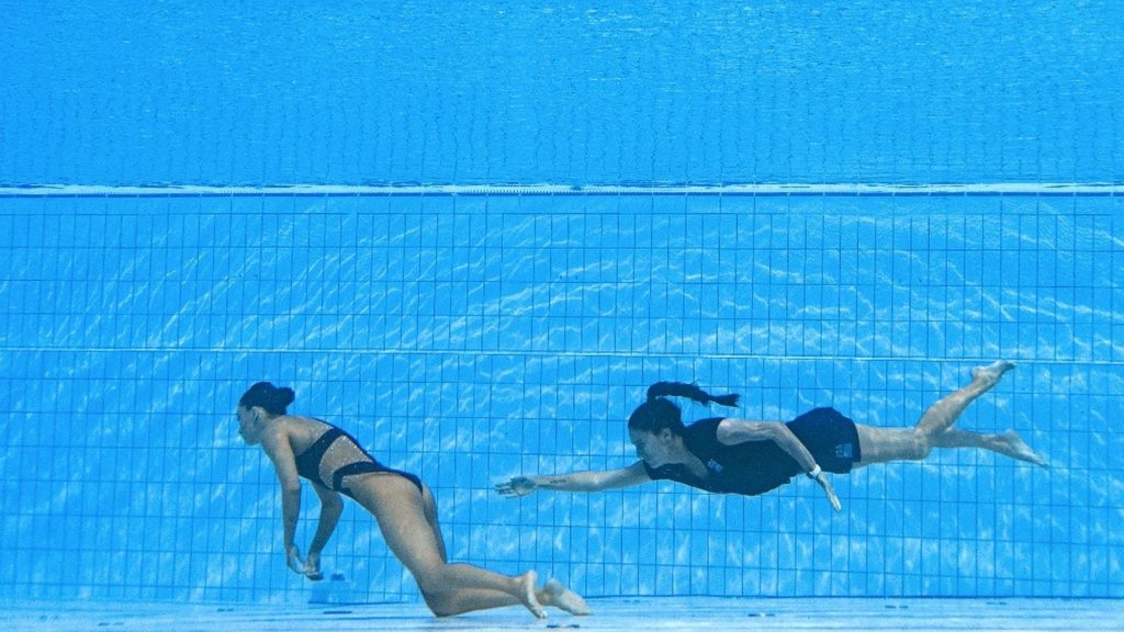 فيديو.. إنقاذ سباحة عالمية من الغرق في بطولة العالم