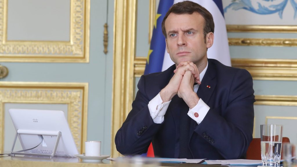 ماكرون قد يواجه تصويتا بسحب الثقة من الحكومة الفرنسية