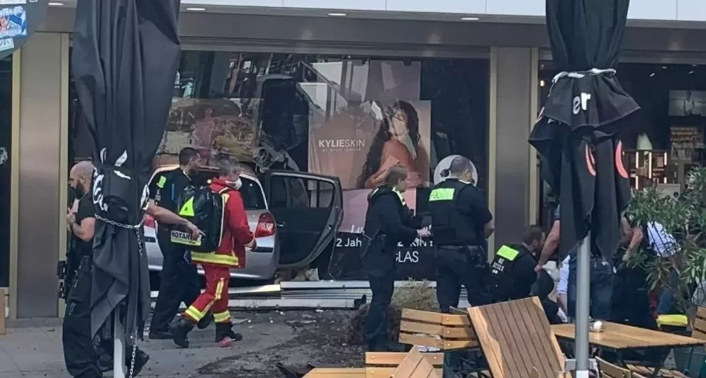 مقتل شخص وإصابة أخرين بحادث "دهس سيارة" في برلين