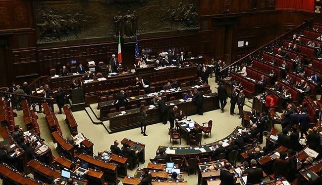 الحكومة الإيطالية تفاوض البرلمان للموافقة على إرسال أسلحة لأوكرانيا