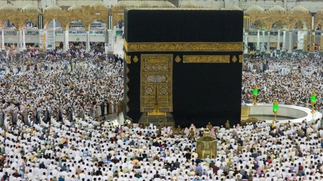 مسلمو بريطانيا يخشون ضياع أموالهم بسبب قرارات الحكومة السعودية