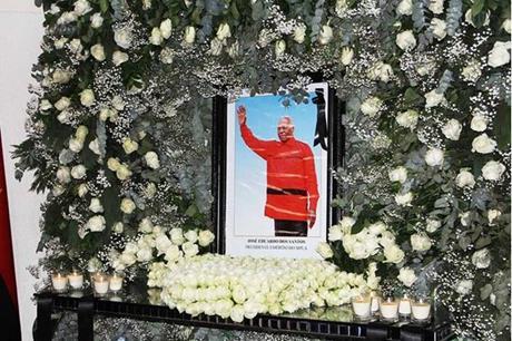 إسبانيا ترفض تسليم جثمان الرئيس الأنغولي السابق لعائلته